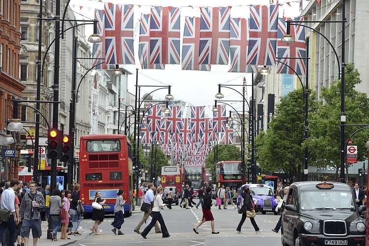 毕马威英国招聘与就业联合会调查：英国招聘速度以三年来最快速度下降，薪资增长放缓 - 路透社